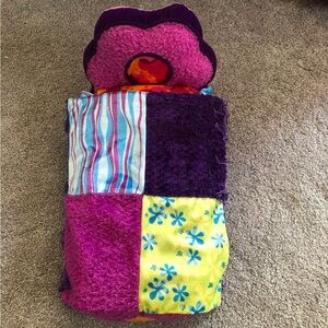 Groovy girls bed ￼